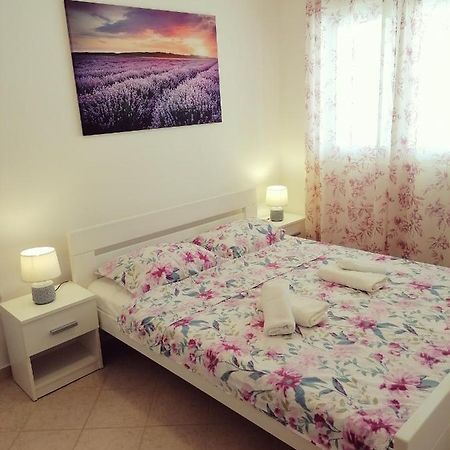 Apartment Vesna Vir Exterior photo